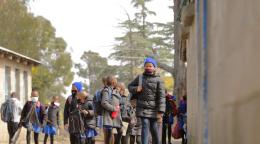 莱索托马费腾区圣约翰小学的学生们。