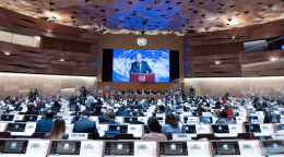 الأمين العام أنطونيو غوتيريش يلقي كلمة أمام الدورة العادية التاسعة والأربعين لمجلس حقوق الإنسان في جنيف.