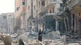 Amplia destrucción en la Franja de Gaza tras los ataques aéreos israelíes del 10 de octubre de 2023.    