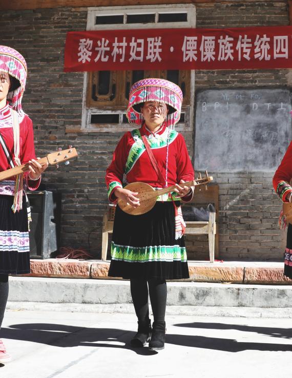 Four women in Liguang village playing the Qiben.