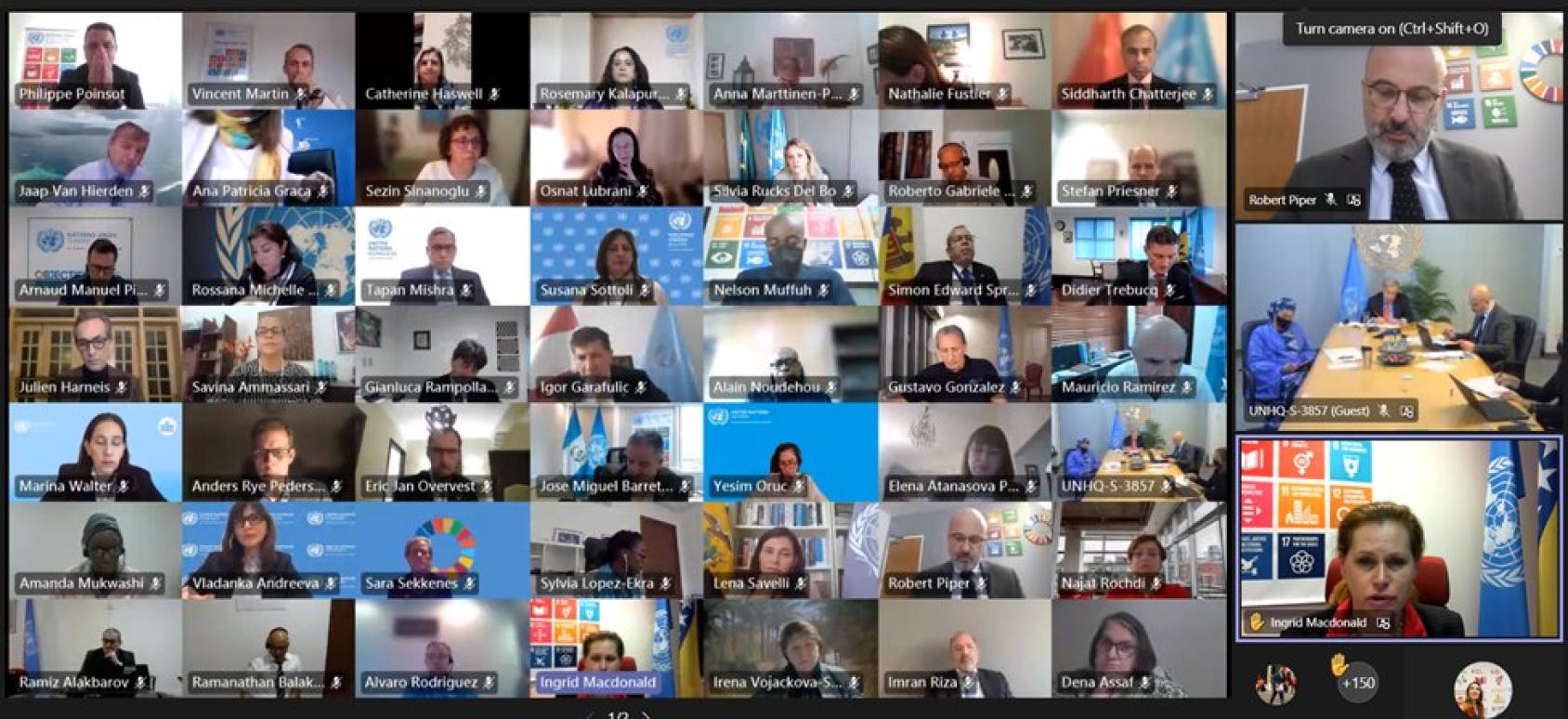 Una cuadrícula que muestra los distintos participantes virtuales que tomaron parte en la reunión global de Coordinadores Residentes.