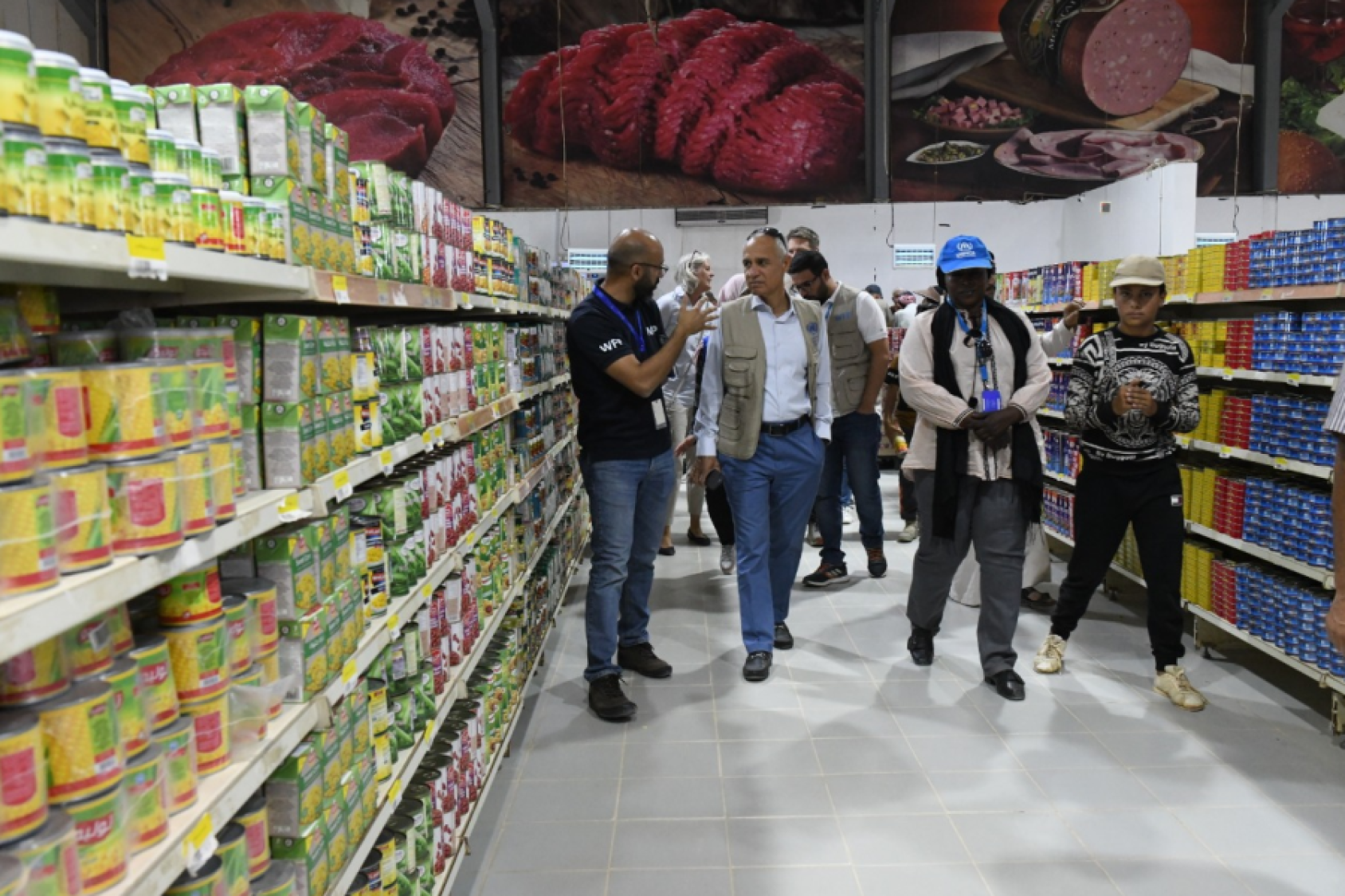 متجر متعاقد مع برنامج الأغذية العالمي في مخيم الأزرق.