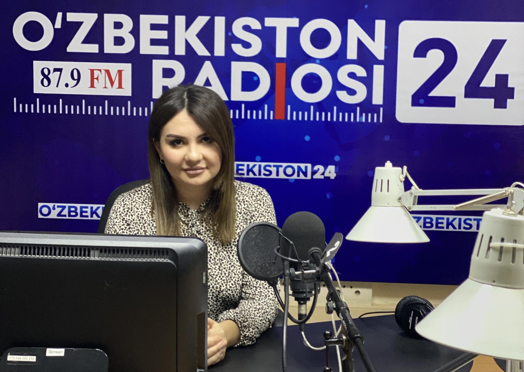 كامولا خلال إحدى المقابلات الإذاعية التي أجرتها،