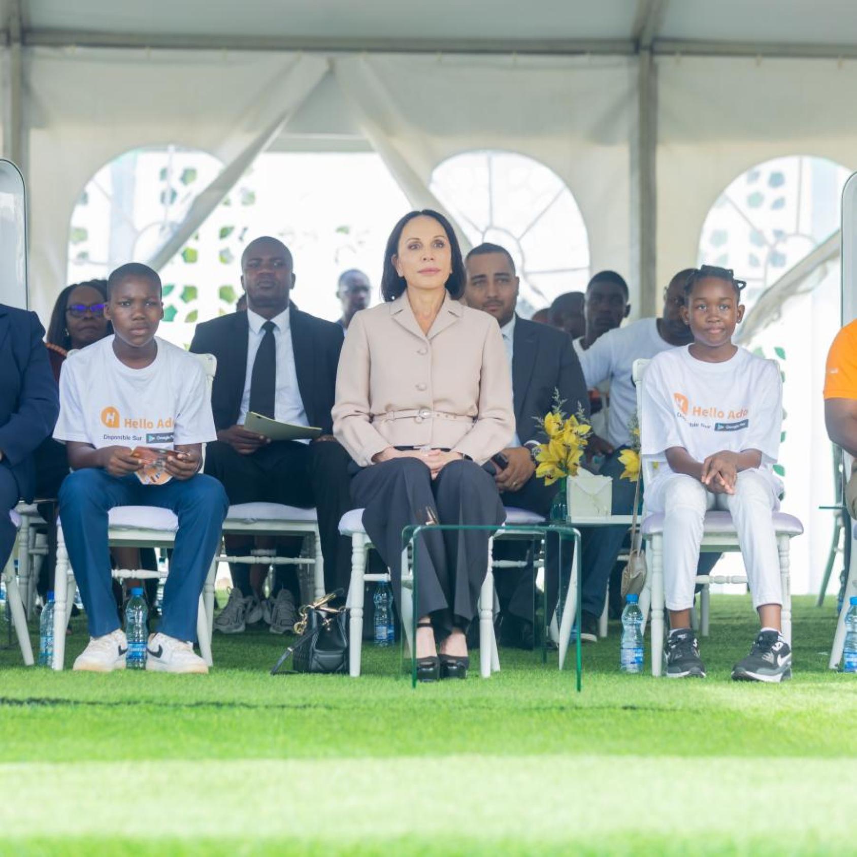 La Première Dame du Gabon S.E Sylvia Bongo Ondimba, la Ministre de l'Education Nationale Camélia Ntoutoume Leclerc et le Représentant Résident de l'UNESCO