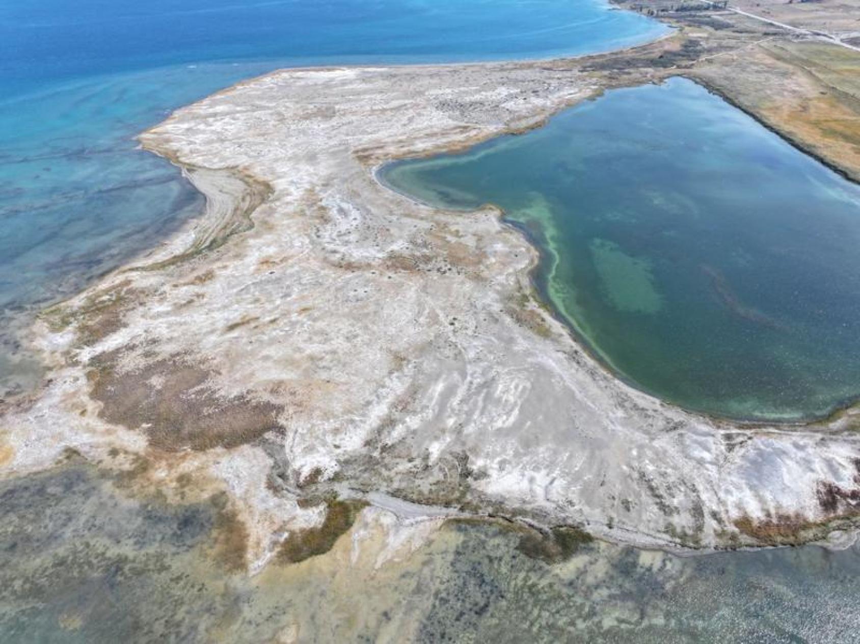 Фотография озера с высоты птичьего полета