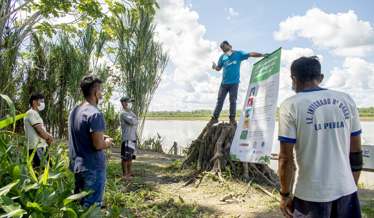 Fredy Vargas, UNICEF Community Engagement Consultant, discusses safe hygiene practices with indigenous community leaders in the Peruvian Amazon.
