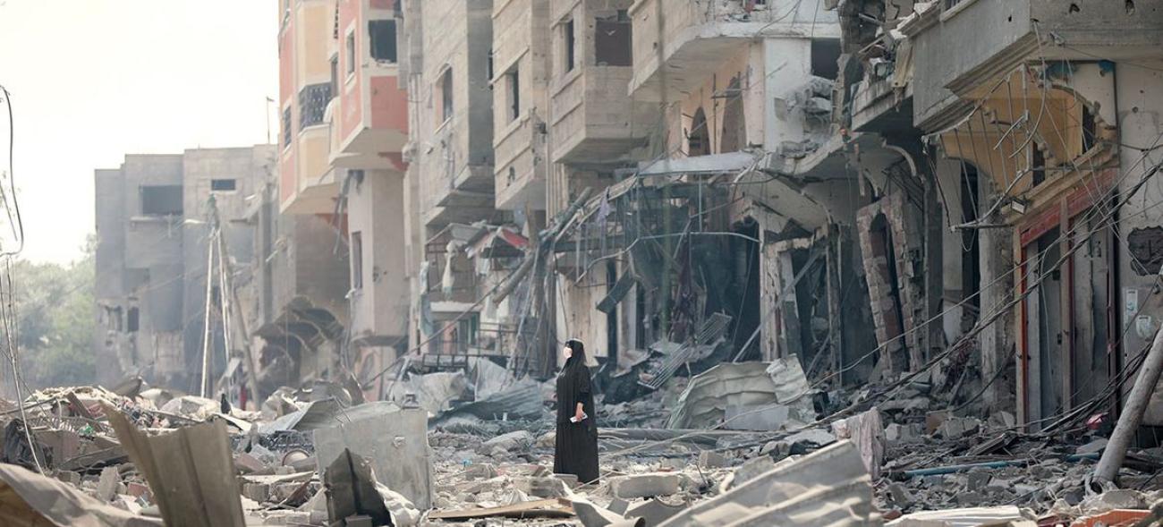 Amplia destrucción en la Franja de Gaza tras los ataques aéreos israelíes del 10 de octubre de 2023.    