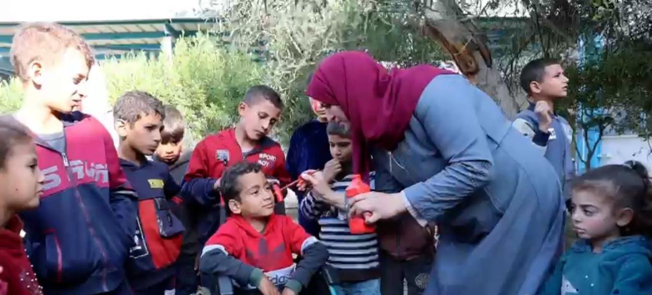 Evento de entretenimiento para niños en Gaza.