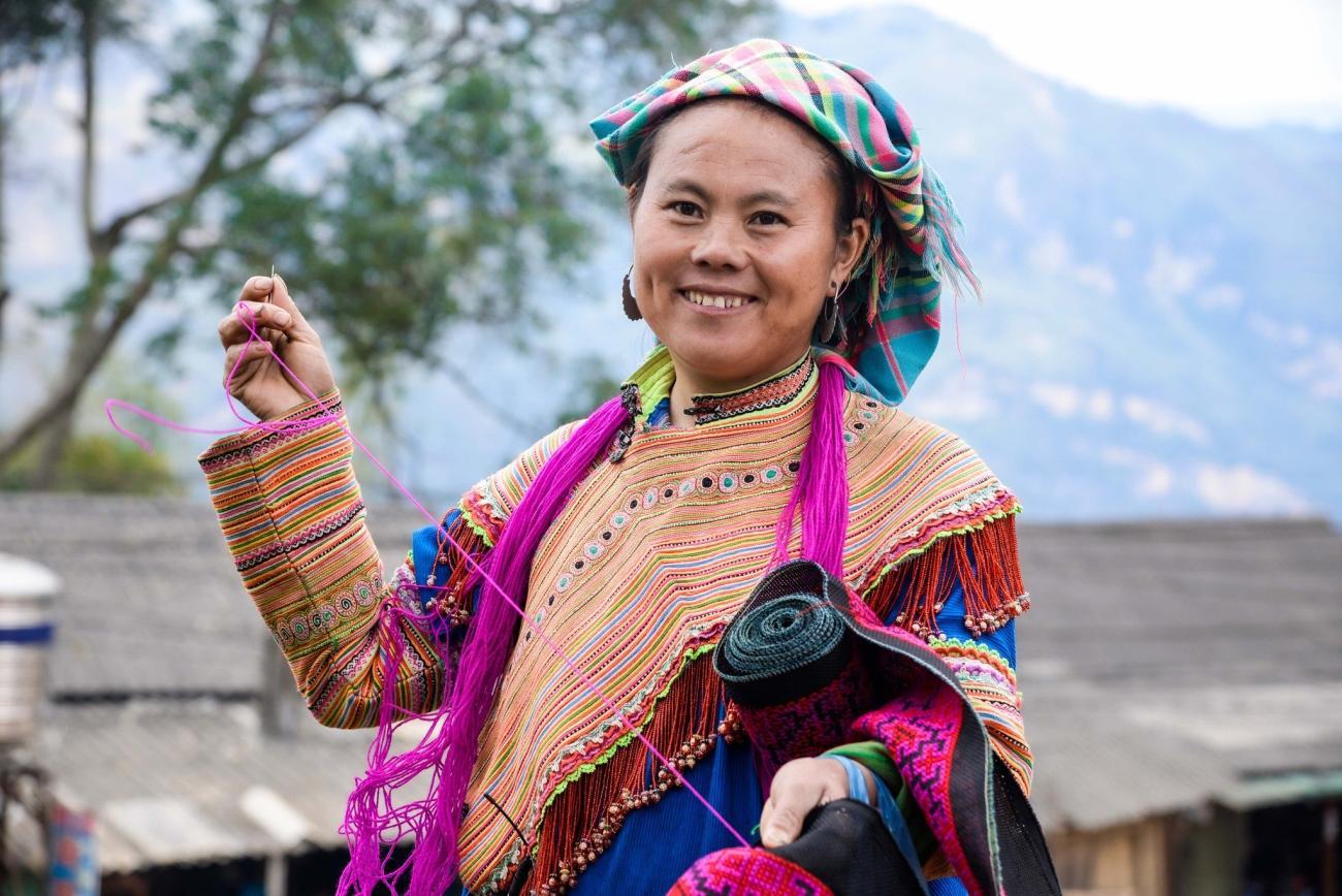 Woman in traditional Việt Namese dress