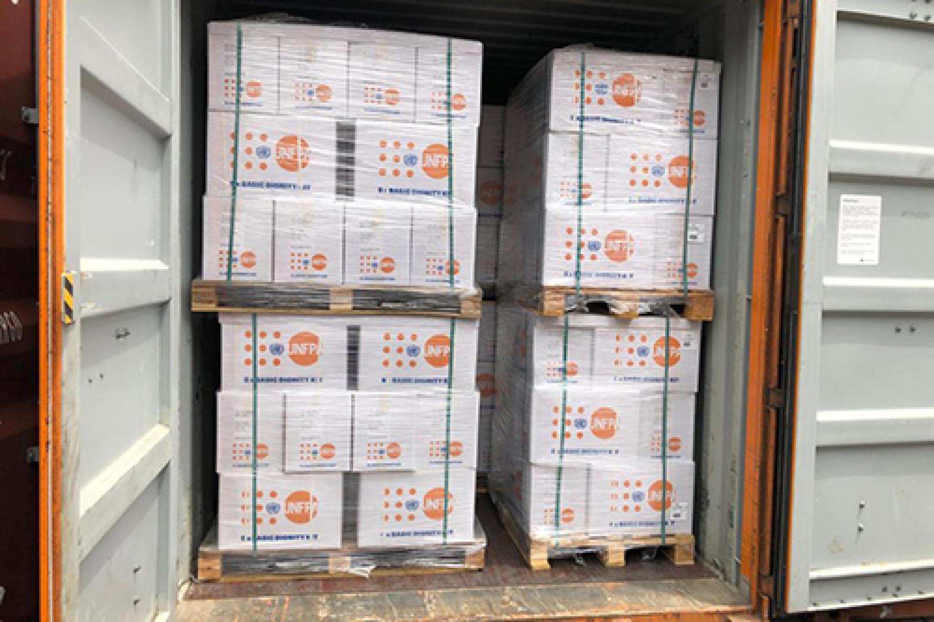 90 toneladas de suministros esenciales para mujeres y niñas.