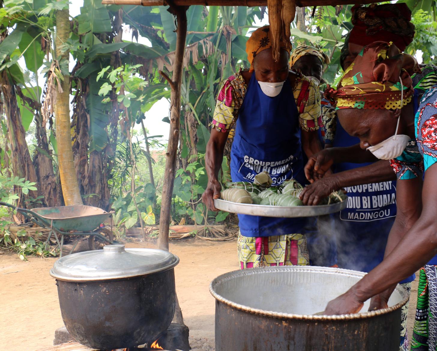 Under the WFP school meals program in the Republic of Congo, women's cooperatives are cooking and providing tasty and nutritious locally-produced cassava and peanut bar for the schools in their vicinity, Madingou, South-West region.