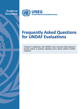Portada del documento con un fondo blanco decorado con una columna azul, en la se aprecia el logo translúcido de la ONU.